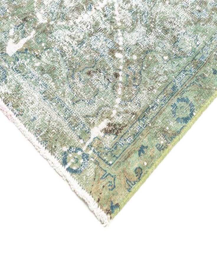 Detail image of  7' 1 x 9' 7 Vintage Royal Rug