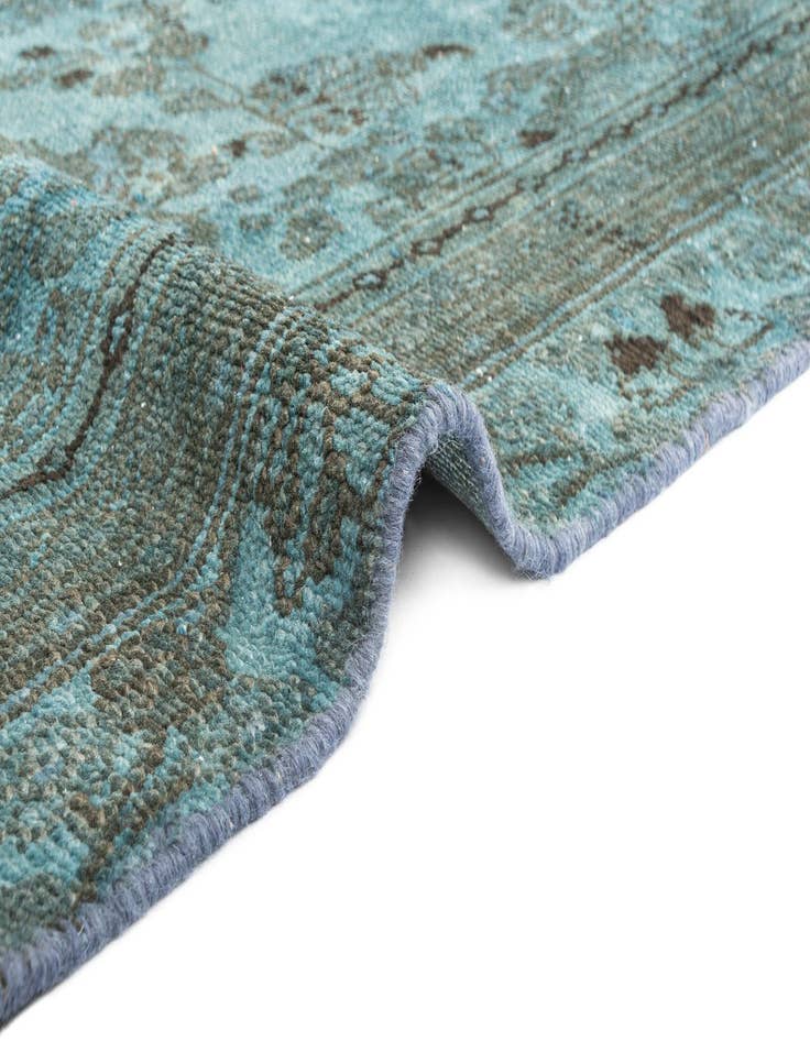 Detail image of  6' 5 x 9' Vintage Rug