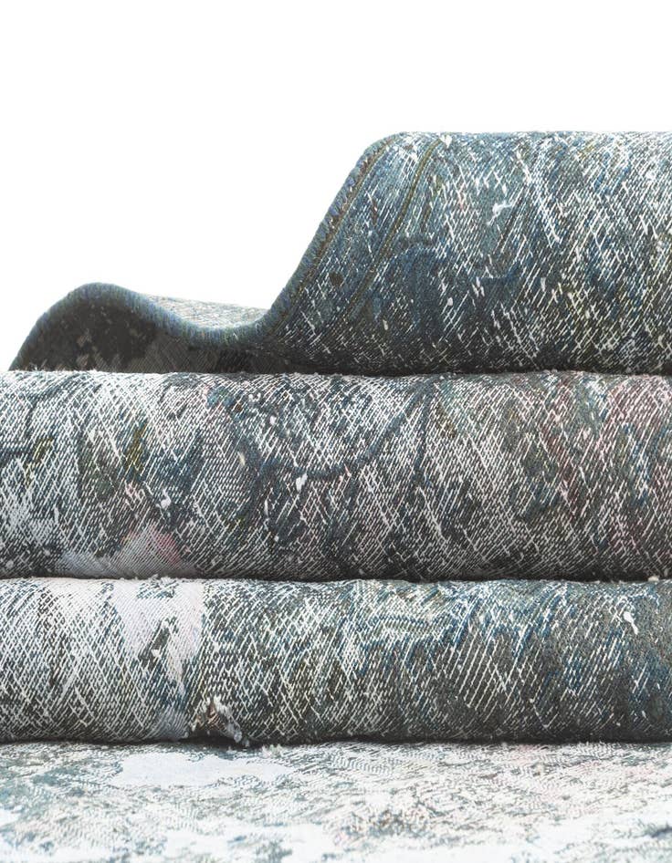 Detail image of  6' 9 x 8' 5 Vintage Rug