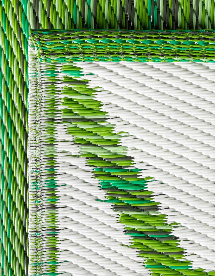 Detail image of  4' x 6'  Washable Vista Breeze Indoor / Outdoor Rug