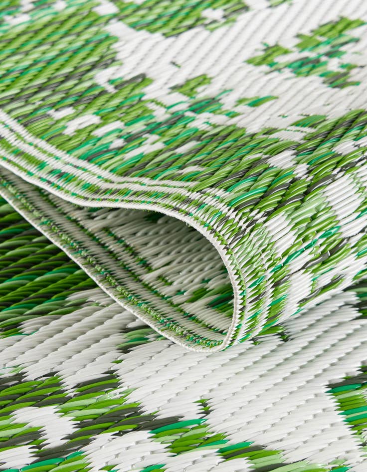 Detail image of  7' 10 x 10'  Washable Vista Breeze Indoor / Outdoor Rug