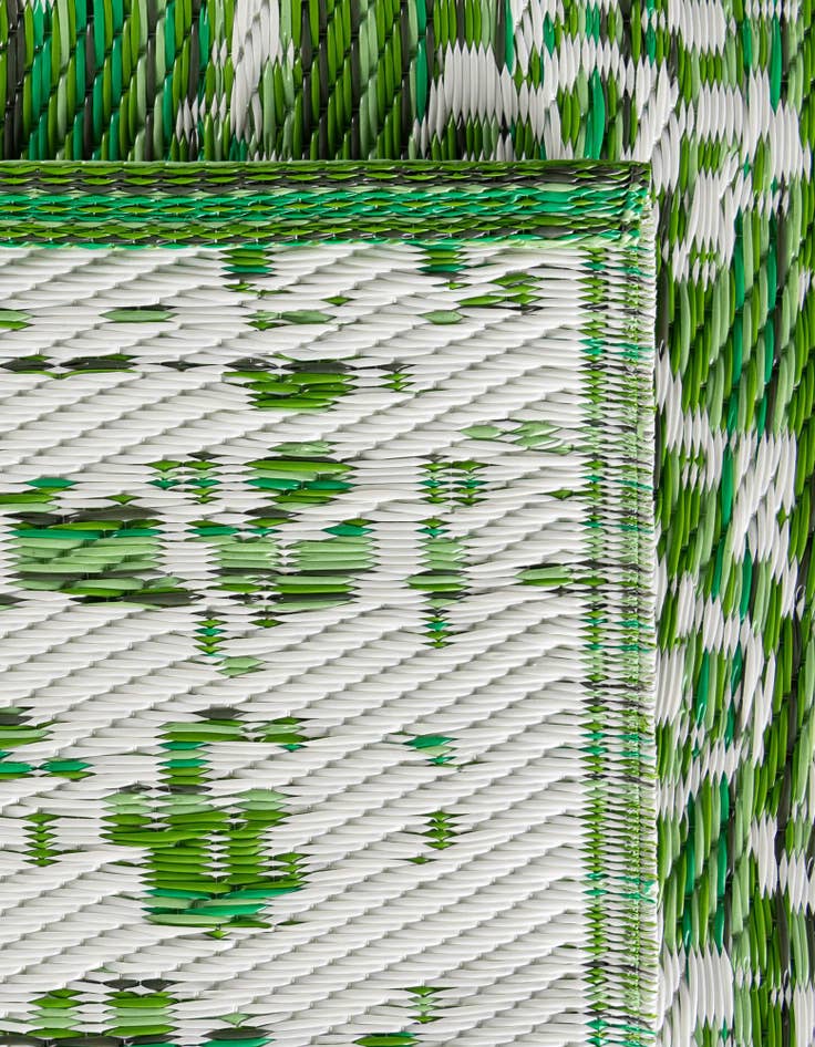 Detail image of  7' 10 x 10'  Washable Vista Breeze Indoor / Outdoor Rug