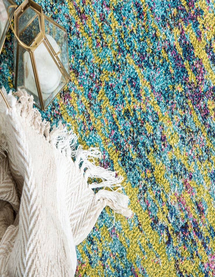 Detail image of  8' x 8'  Washable Carnevale Round Rug