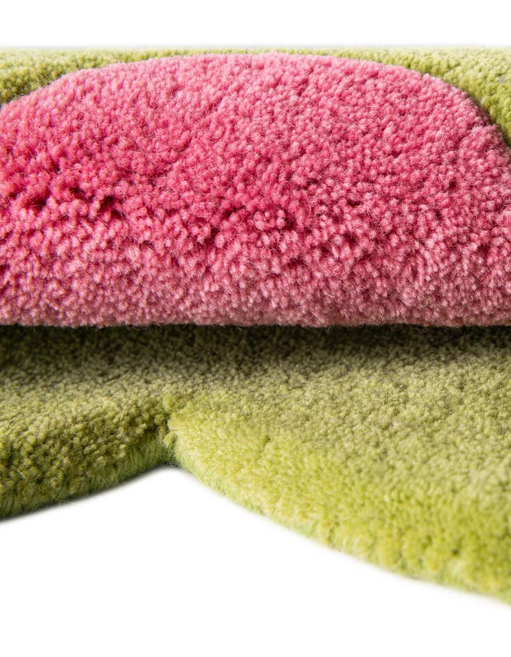 Detail image of  5' 1 x 5' 1 Happy Rugs Funky Flower Wool Round