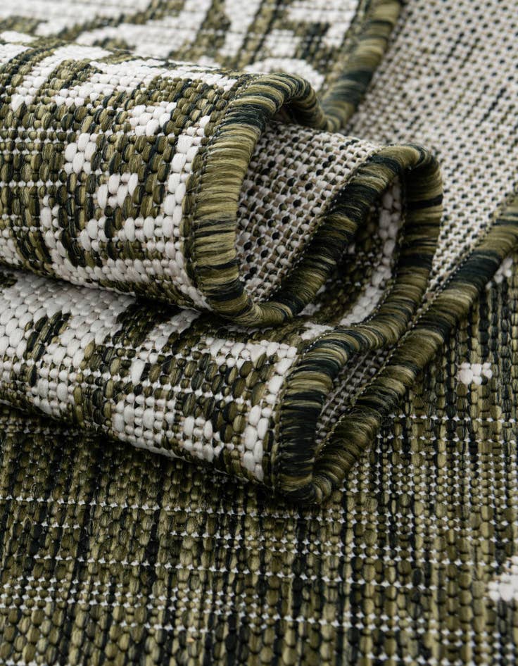 Detail image of  10' 8 x 10' 8  Washable Jill Zarin Dubai Indoor / Outdoor Round Rug