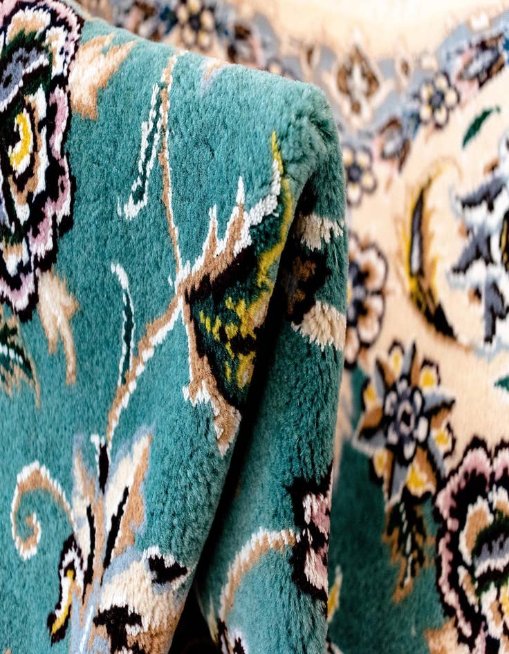 Detail image of  4' 11 x 4' 11 Nain Round Rug