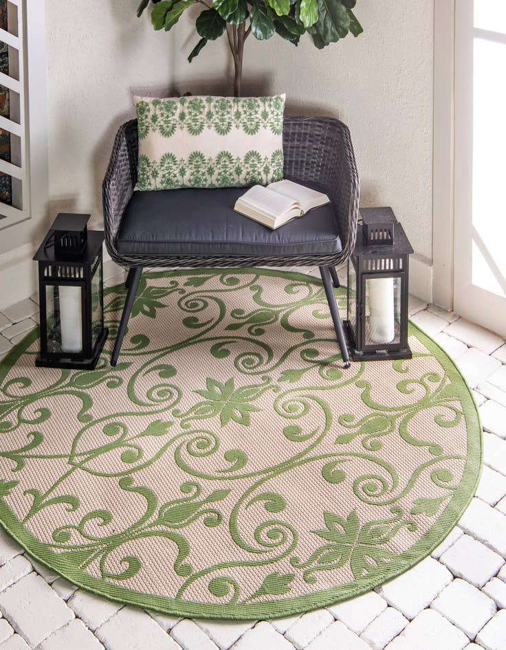 Detail image of  6' x 6'  Washable Botanical Indoor / Outdoor Round Rug