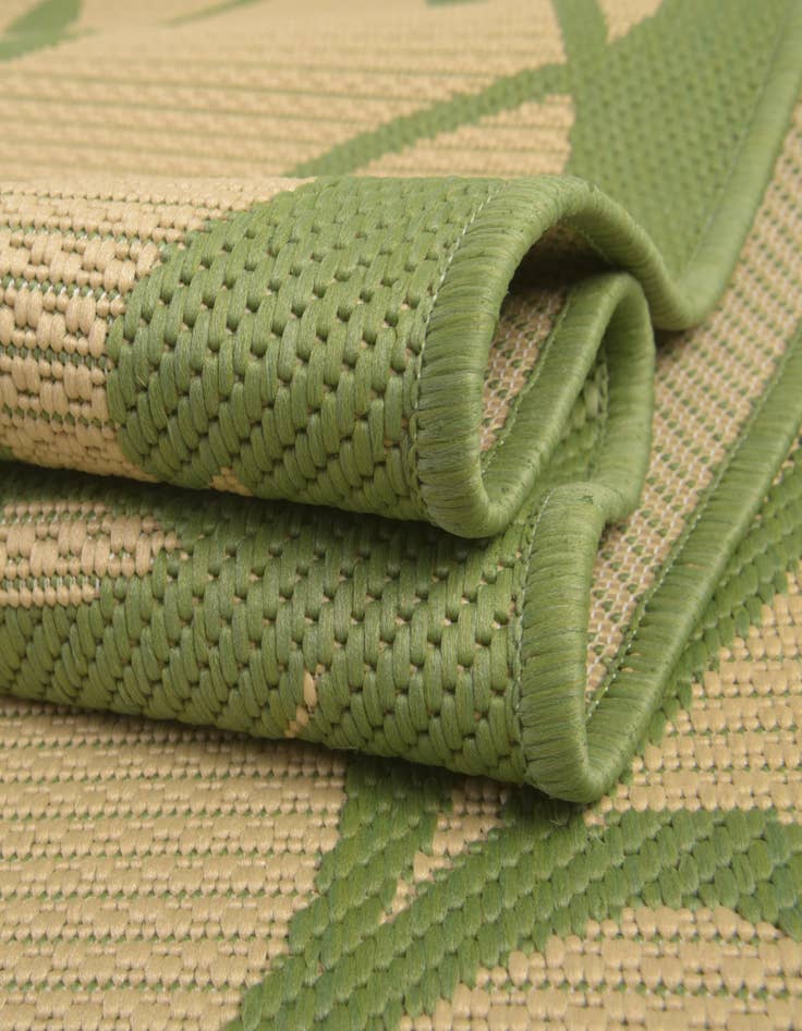 Detail image of  6' x 6'  Washable Botanical Indoor / Outdoor Round Rug