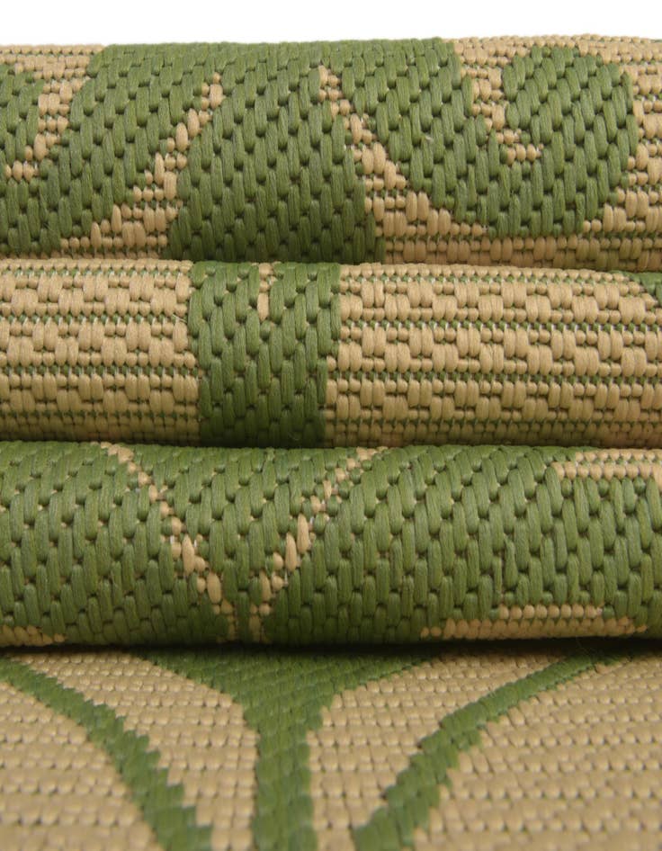 Detail image of  6' x 6'  Washable Botanical Indoor / Outdoor Round Rug