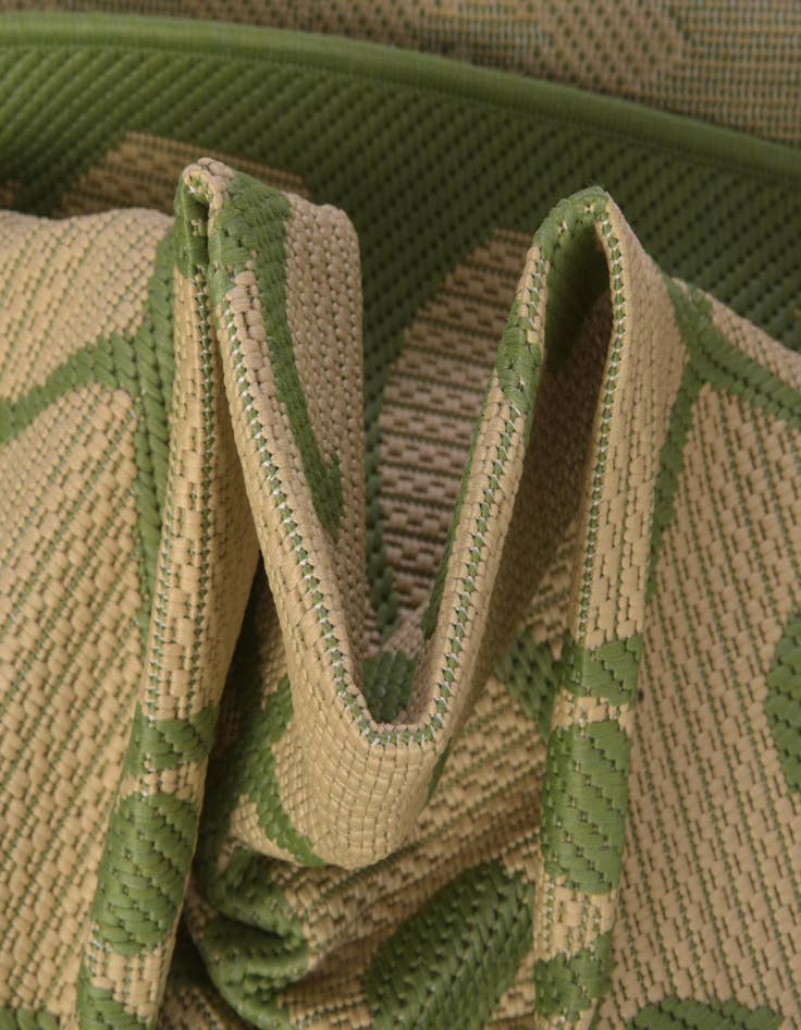 Detail image of  6' x 6'  Washable Botanical Indoor / Outdoor Round Rug