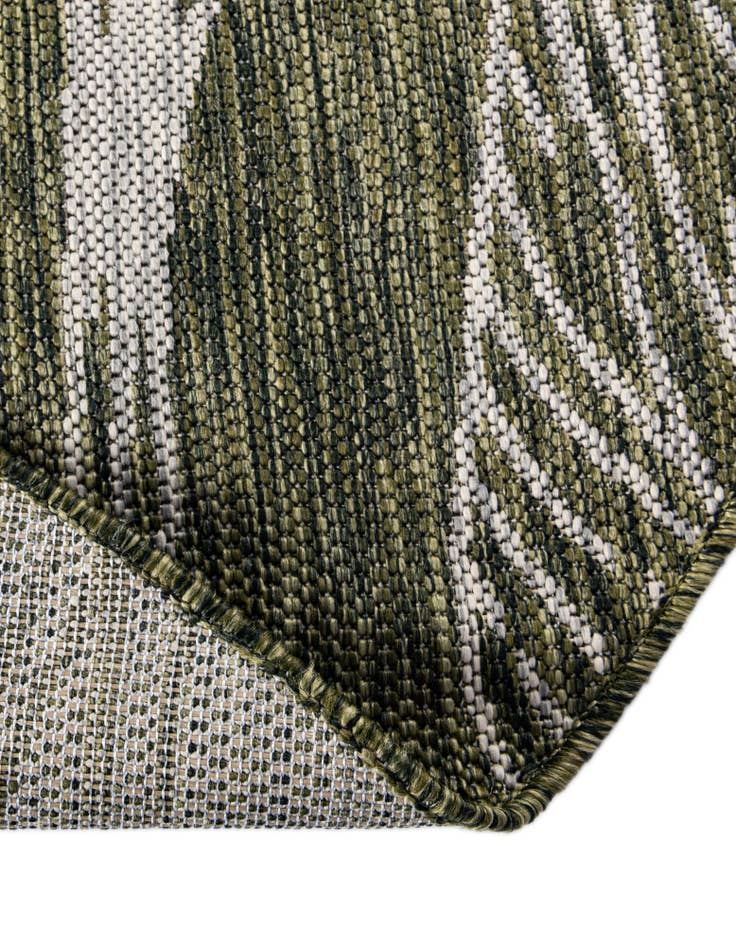 Detail image of  4' x 4'  Washable Botanical Indoor / Outdoor Round Rug