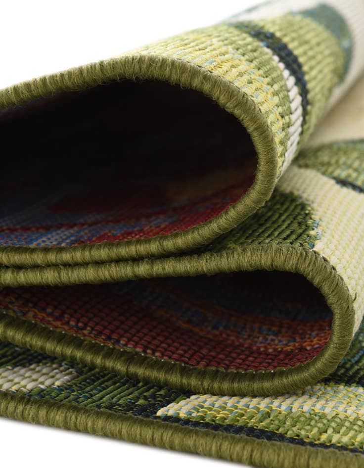 Detail image of  5' x 5'  Washable Botanical Indoor / Outdoor Round Rug