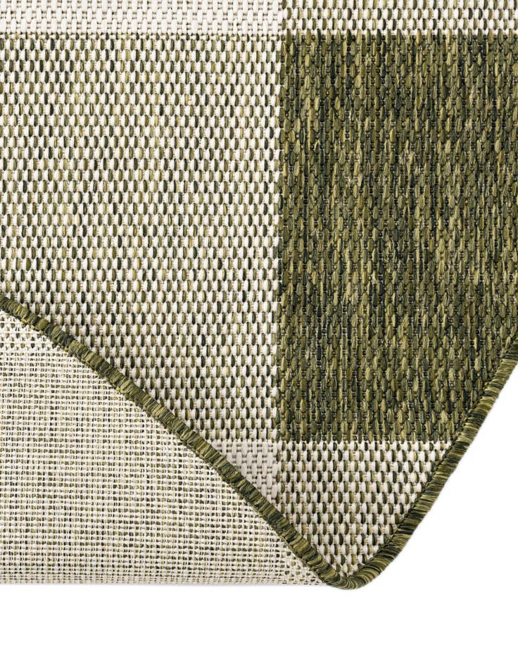 Detail image of  7' 10 x 7' 10  Washable Checkered Indoor / Outdoor Round Rug