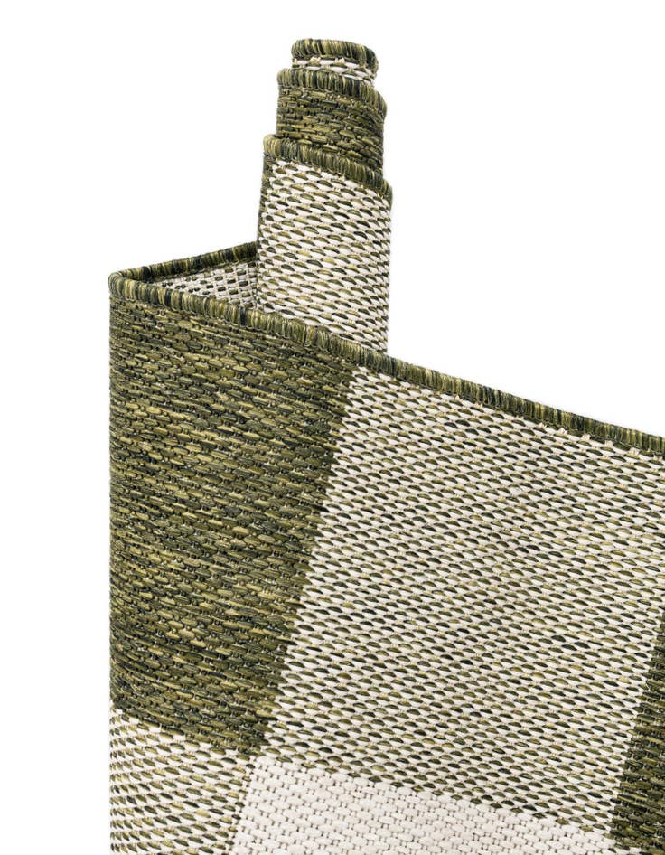 Detail image of  7' 10 x 7' 10  Washable Checkered Indoor / Outdoor Round Rug