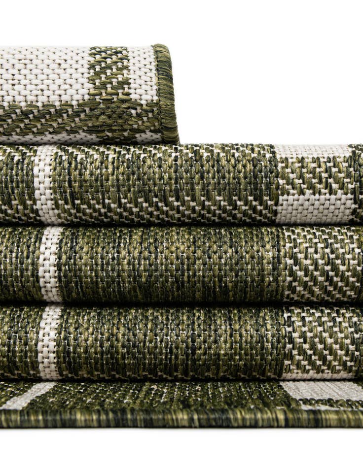 Detail image of  7' 10 x 7' 10  Washable Checkered Indoor / Outdoor Round Rug