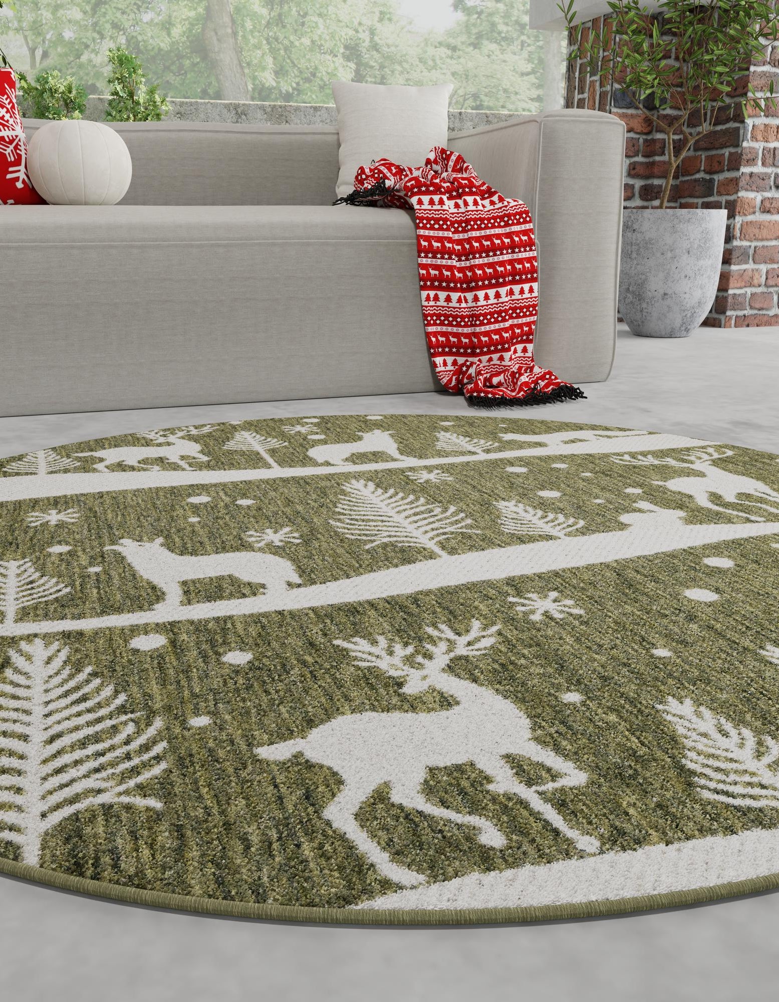 Green 7' 10 x 7' 10 Holiday Indoor / Outdoor Round Rug | Rugs.com