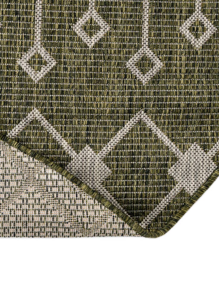 Detail image of  5' 3 x 5' 3  Washable Lattice Indoor / Outdoor Round Rug