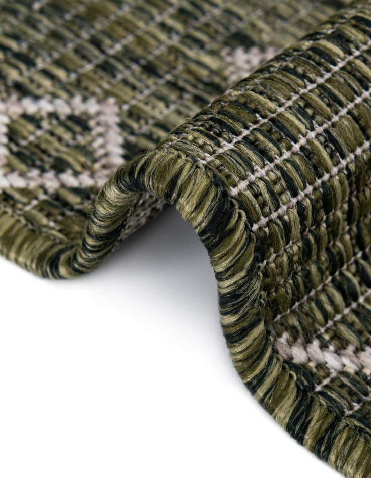 Detail image of  5' 3 x 5' 3  Washable Lattice Indoor / Outdoor Round Rug