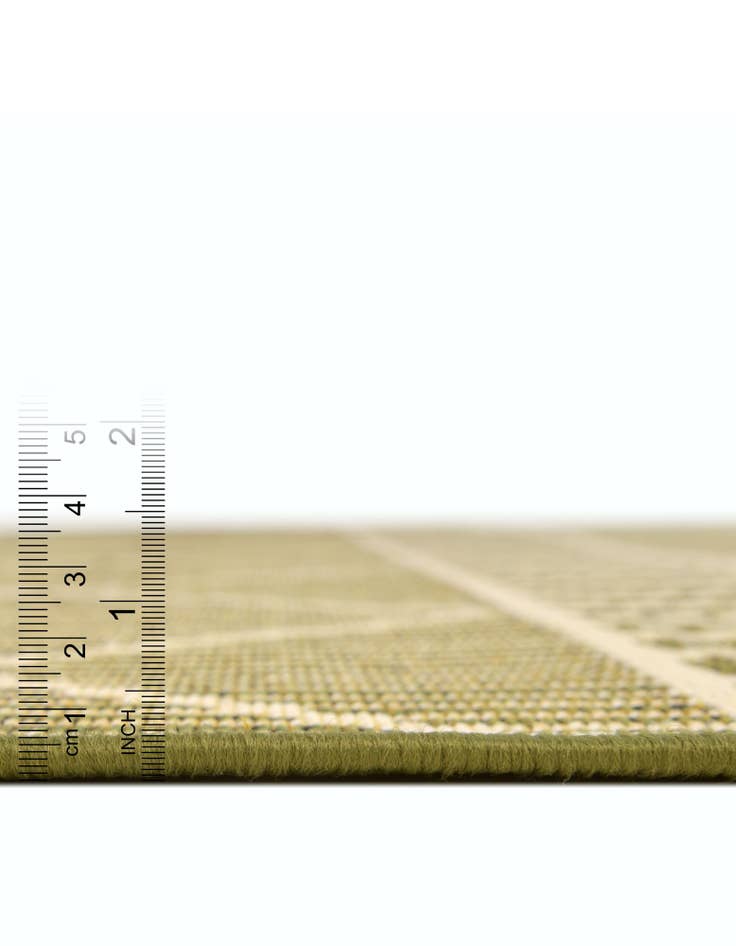 Detail image of  7' 10 x 7' 10  Washable Lattice Indoor / Outdoor Round Rug