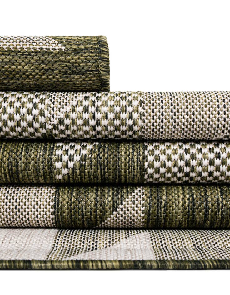 Detail image of  7' 10 x 7' 10  Washable Modern Indoor / Outdoor Round Rug