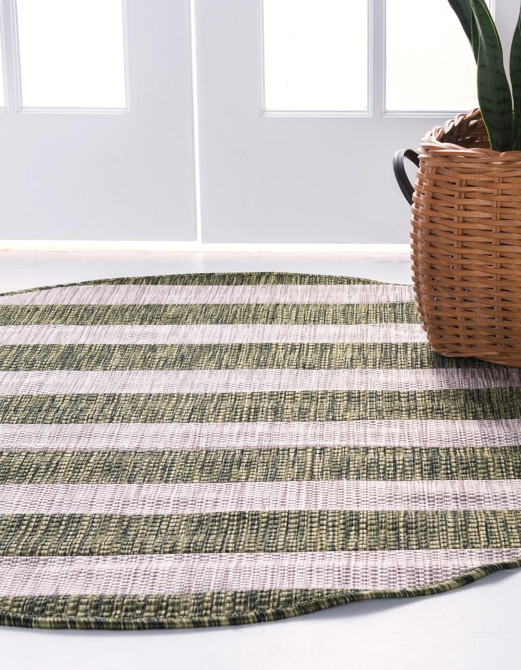 Green 10' x 10' Ribbon Indoor / Outdoor Round Rug | Rugs.com