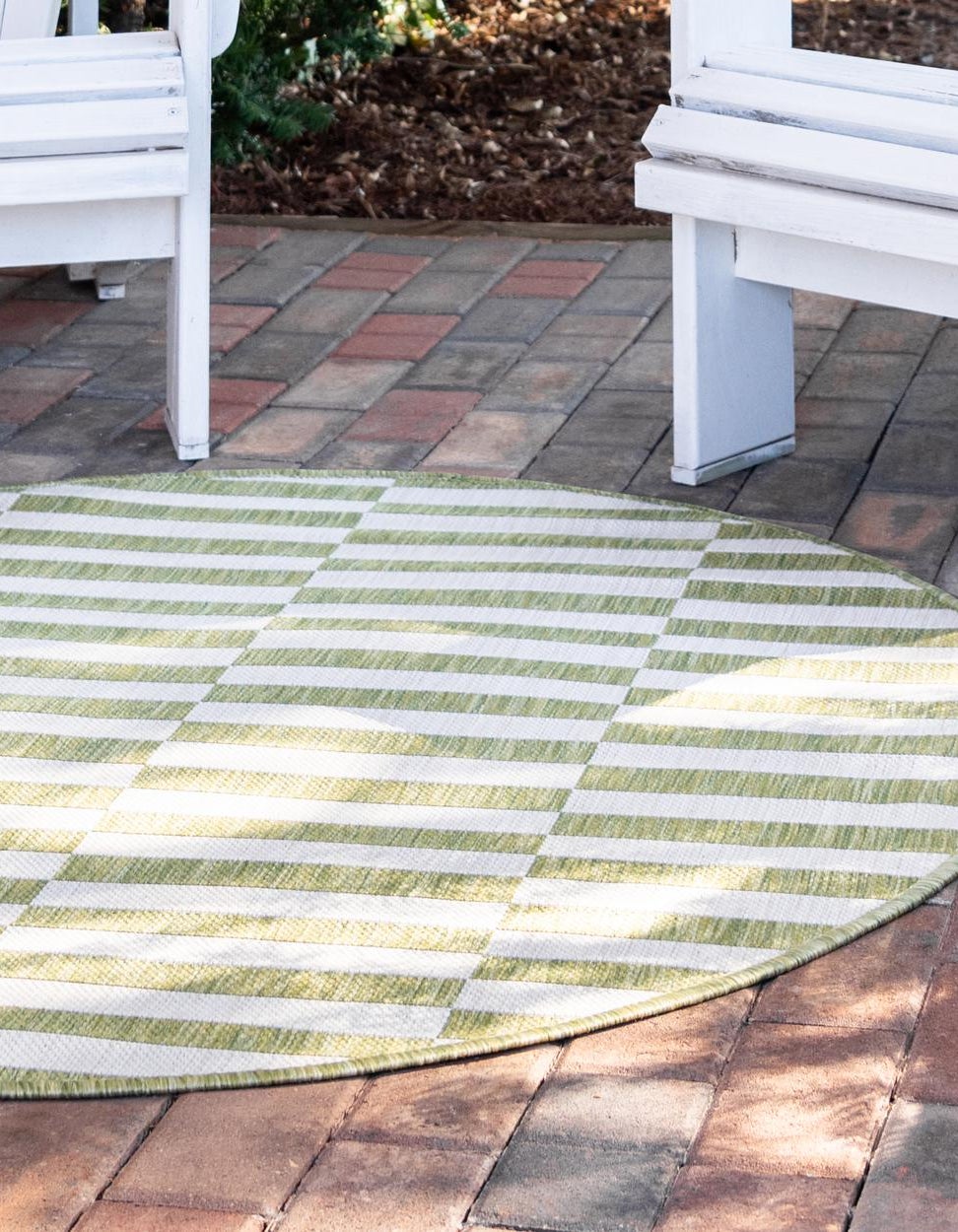 Green 5' 3 x 5' 3 Ribbon Indoor / Outdoor Round Rug | Rugs.com