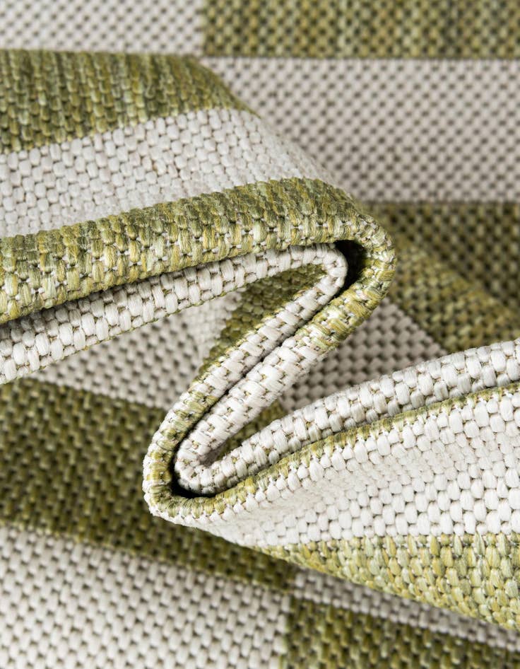 Detail image of  7' 10 x 7' 10  Washable Ribbon Indoor / Outdoor Round Rug