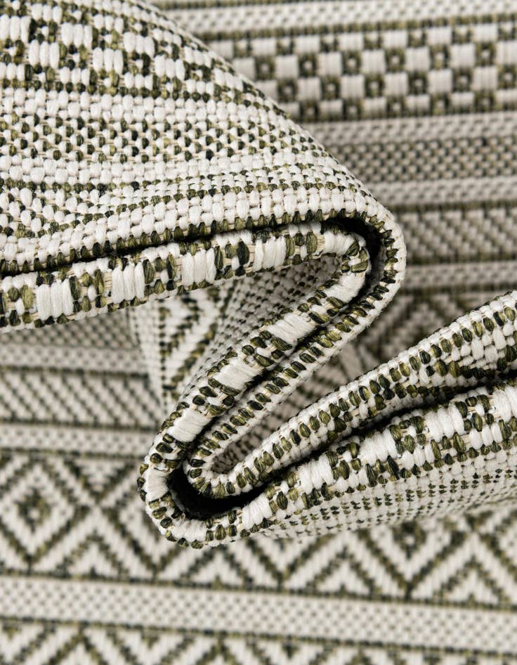 Detail image of  5' 3 x 5' 3  Washable Ribbon Indoor / Outdoor Round Rug