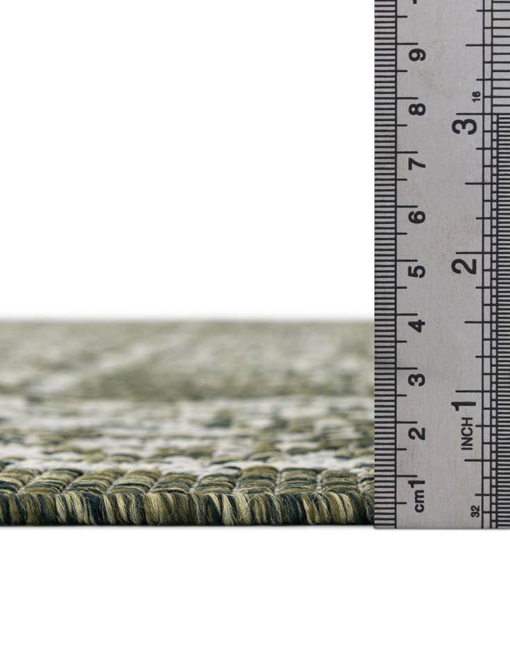 Detail image of  13' x 13'  Washable Traditional Indoor / Outdoor Round Rug