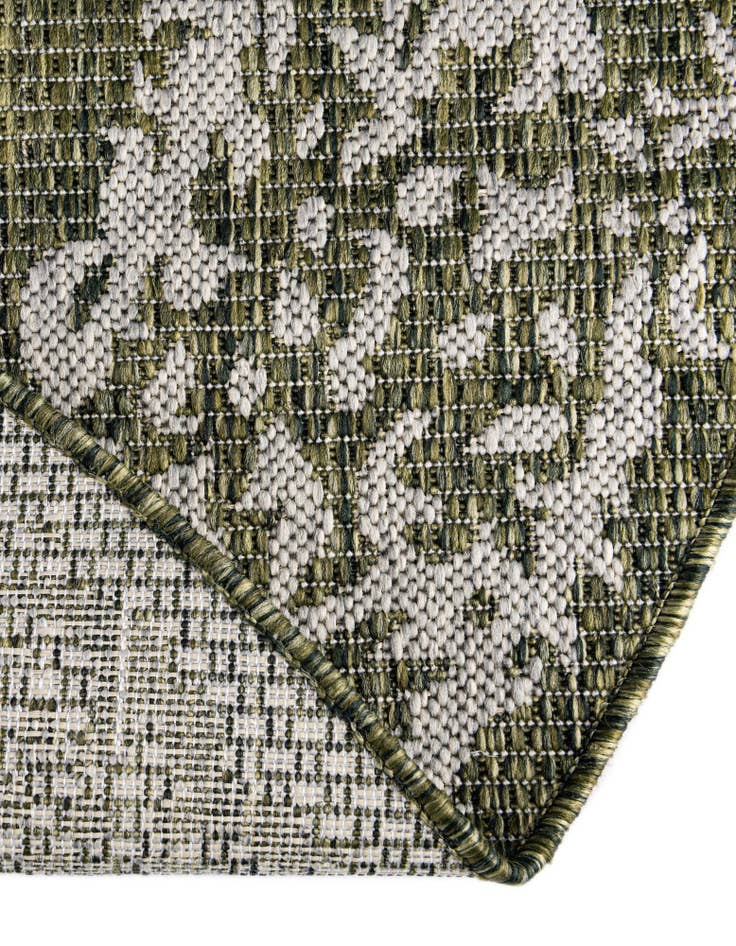 Detail image of  13' x 13'  Washable Traditional Indoor / Outdoor Round Rug