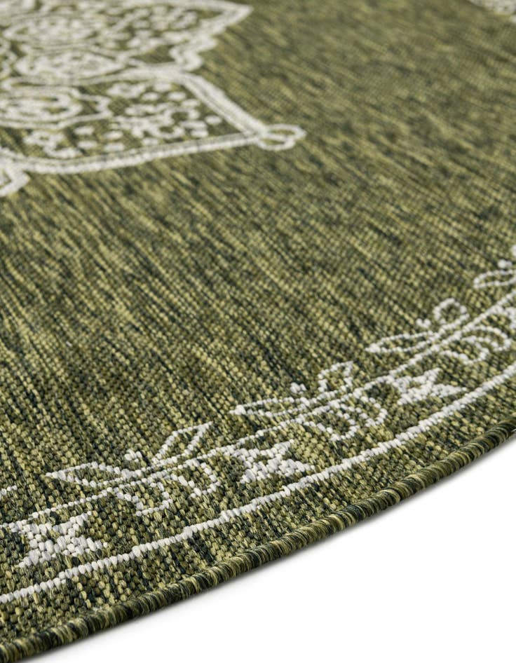 Detail image of  13' x 13'  Washable Traditional Indoor / Outdoor Round Rug