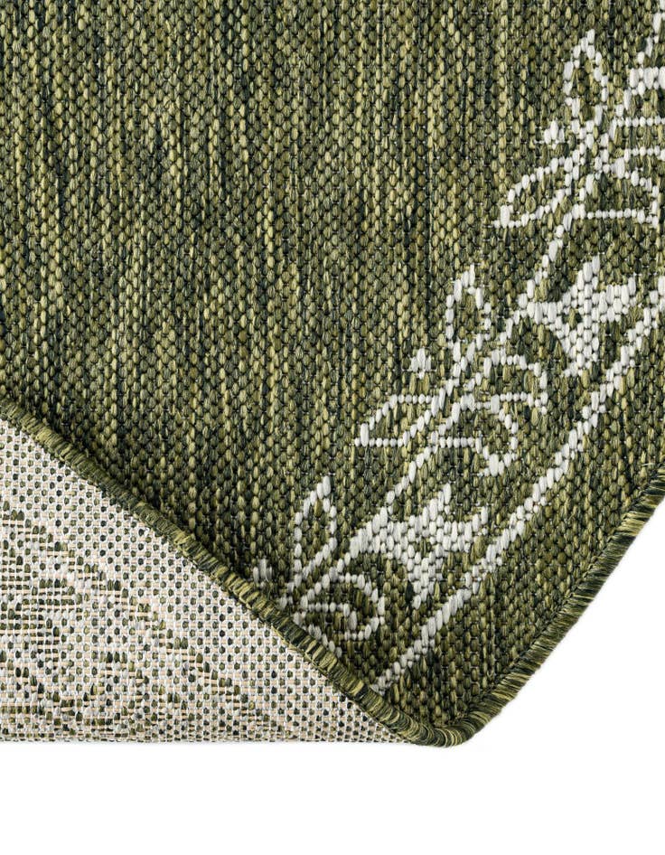 Detail image of  13' x 13'  Washable Traditional Indoor / Outdoor Round Rug