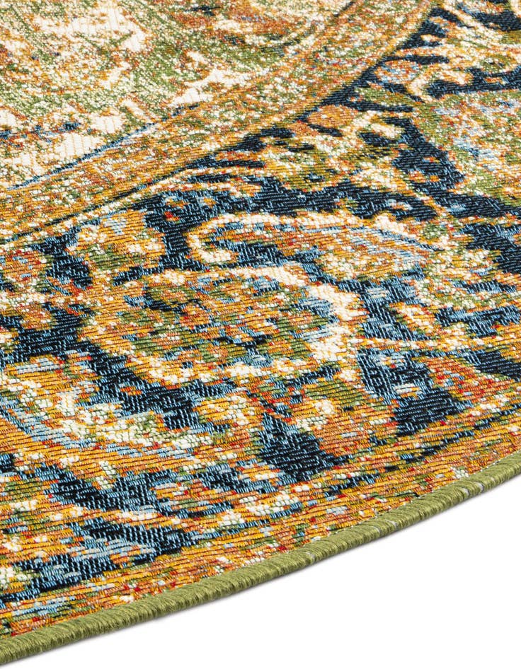 Detail image of  7' 10 x 7' 10  Washable Traditional Indoor / Outdoor Round Rug