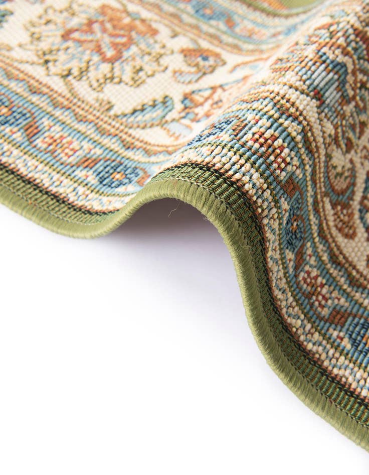 Detail image of  7' 10 x 7' 10  Washable Traditional Indoor / Outdoor Round Rug