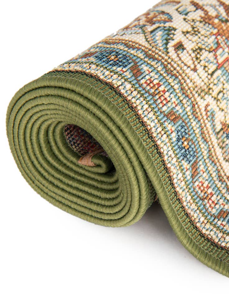 Detail image of  7' 10 x 7' 10  Washable Traditional Indoor / Outdoor Round Rug