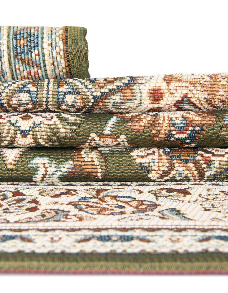 Detail image of  7' 10 x 7' 10  Washable Traditional Indoor / Outdoor Round Rug