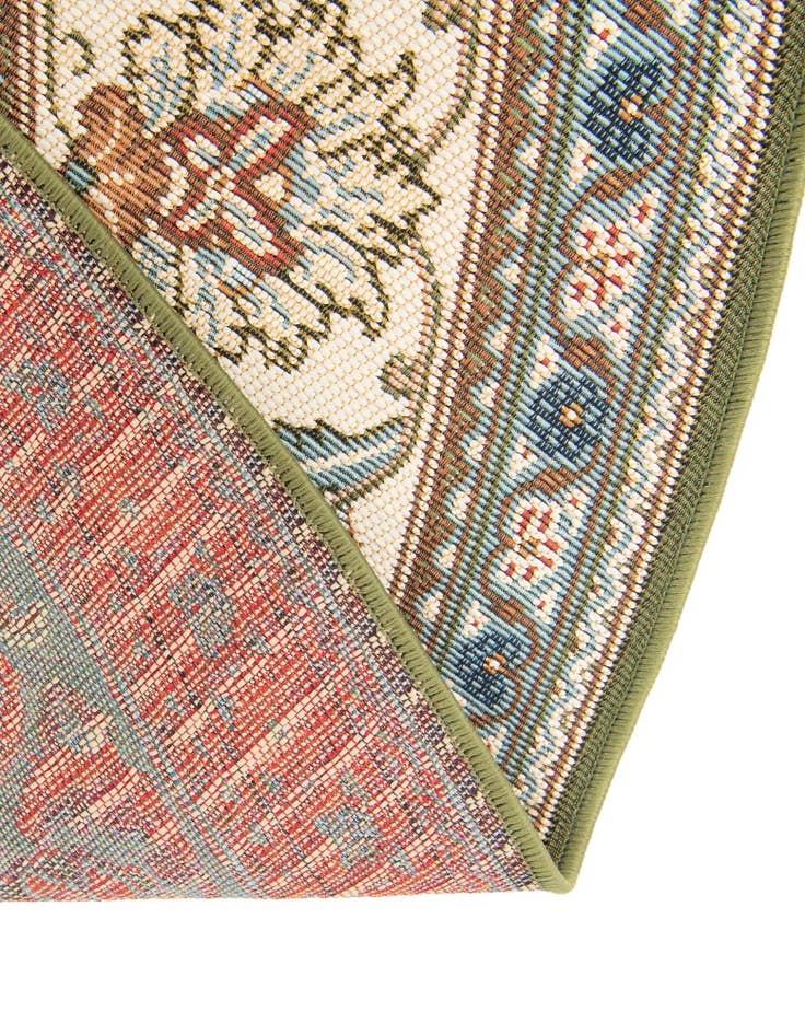 Detail image of  7' 10 x 7' 10  Washable Traditional Indoor / Outdoor Round Rug