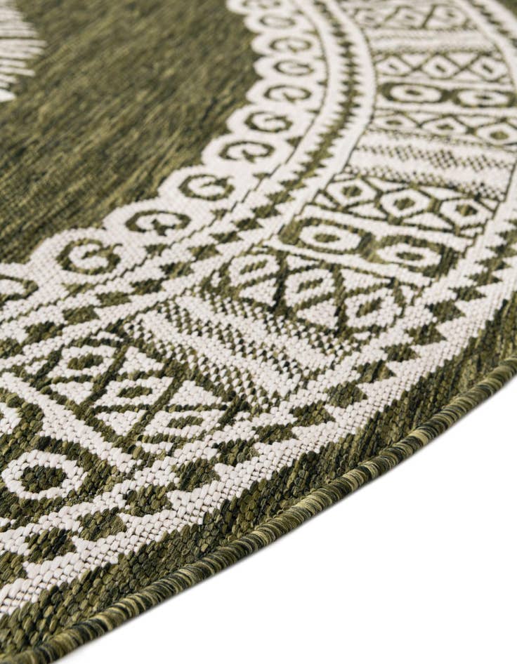 Detail image of  13' x 13'  Washable Traditional Indoor / Outdoor Round Rug