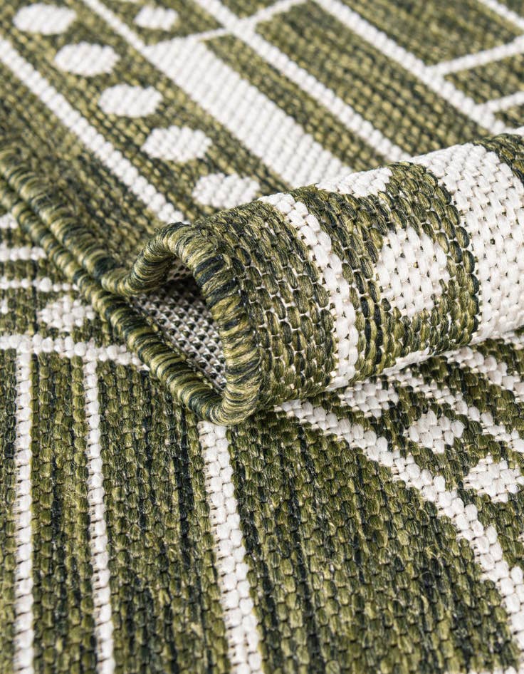 Detail image of  13' x 13'  Washable Traditional Indoor / Outdoor Round Rug