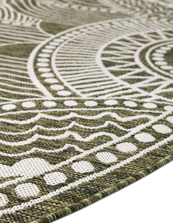 Detail image of  13' x 13'  Washable Traditional Indoor / Outdoor Round Rug