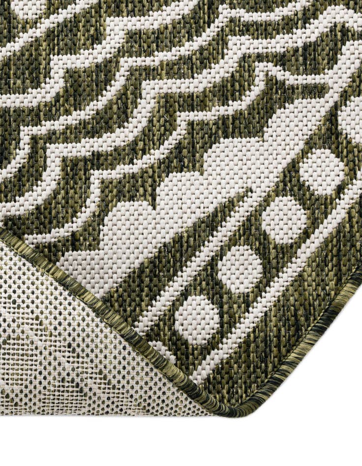 Detail image of  13' x 13'  Washable Traditional Indoor / Outdoor Round Rug