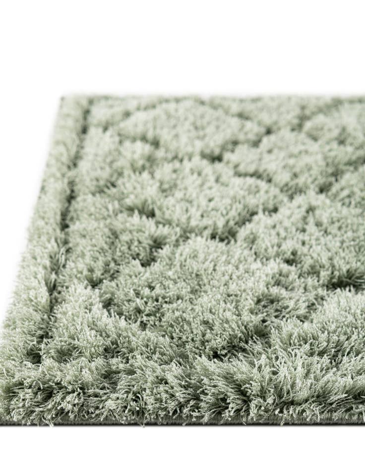 Detail image of  2' x 6' 9 Lattice Shag Runner Rug