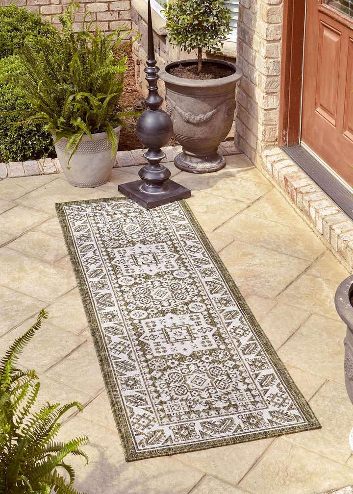 Green 2' x 7' 10 Aztec Outdoor Runner Rug | Rugs.com