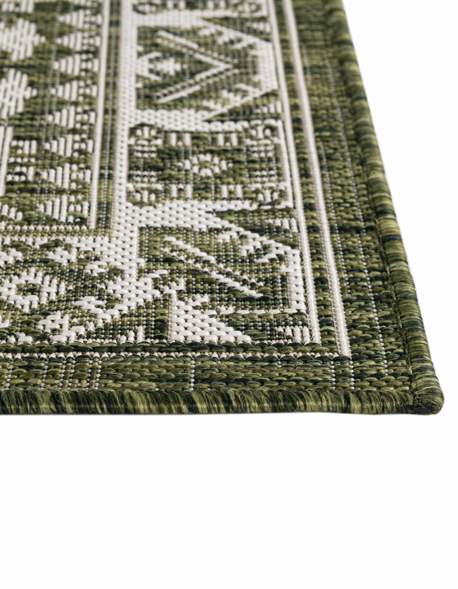 Green 2' x 7' 10 Aztec Outdoor Runner Rug | Rugs.com