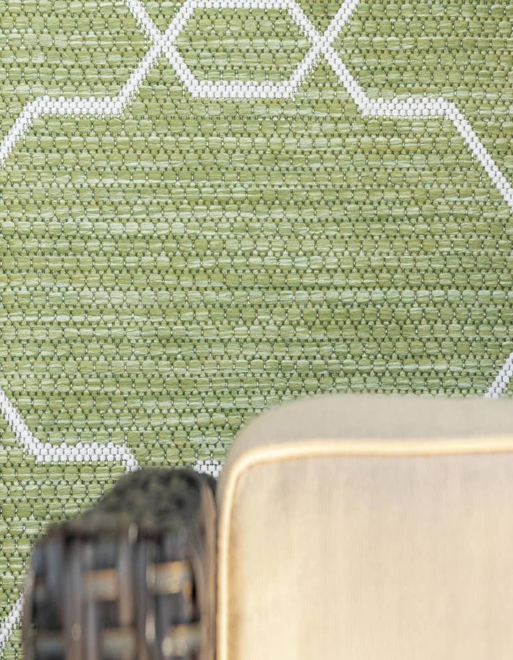 Detail image of  2' x 6'  Washable Lattice Indoor / Outdoor Runner Rug