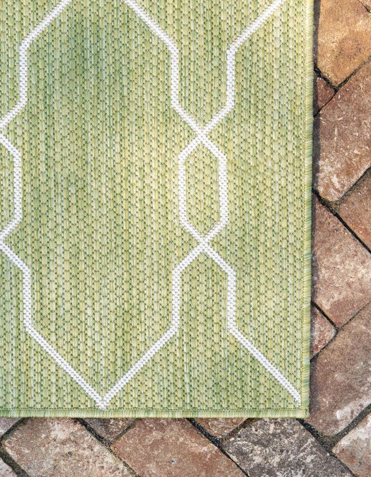 Detail image of  2' x 6'  Washable Lattice Indoor / Outdoor Runner Rug