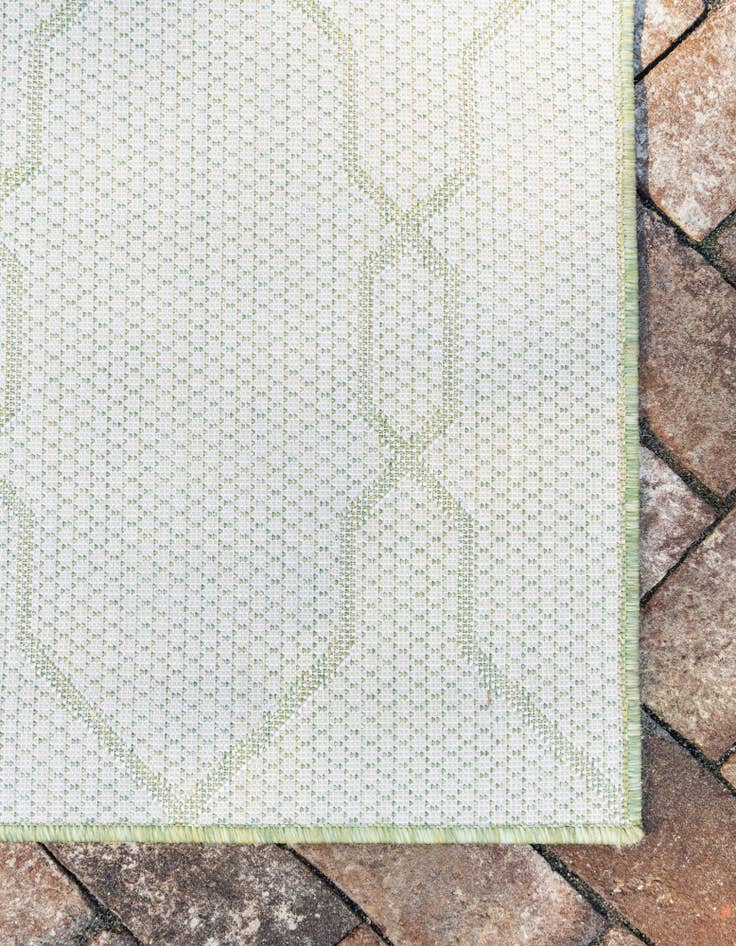 Detail image of  2' x 6'  Washable Lattice Indoor / Outdoor Runner Rug