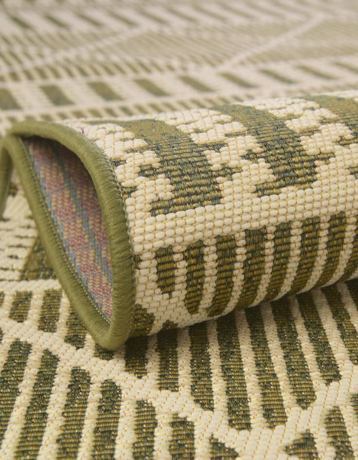 Detail image of  2' 7 x 5' 3  Washable Lattice Indoor / Outdoor Runner Rug