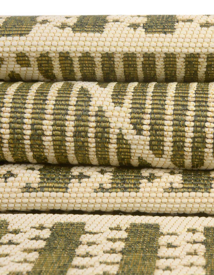 Detail image of  2' 7 x 5' 3  Washable Lattice Indoor / Outdoor Runner Rug