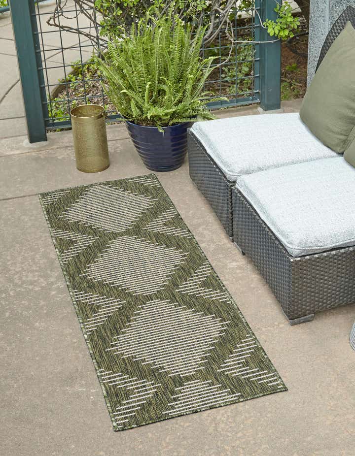 Green 2' 7 x 8' Modern Indoor / Outdoor Runner Rug | Rugs.com